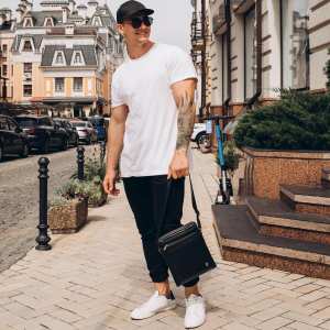 Мужская средняя кожаная черная сумка через плечо Royal Bag RB287891