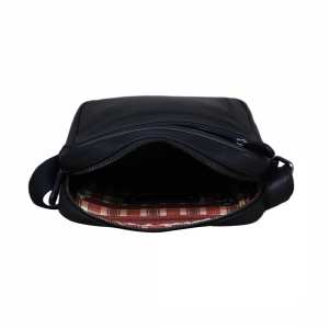 Кожаная сумка через плечо в черном цвете Tavinchi R-9885A