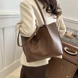 Вместительный шоппер из эко-кожи Lilly P2-1636DB