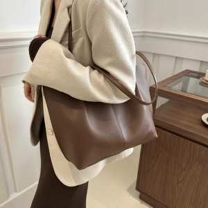 Вместительный шоппер из эко-кожи Lilly P2-1636DB