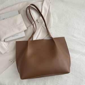 Вместительный шоппер из эко-кожи Lilly P2-1636DB