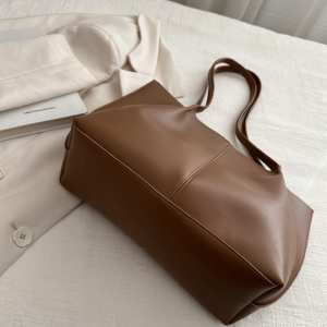 Вместительный шоппер из эко-кожи Lilly P2-1636DB