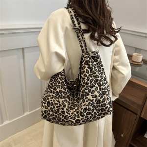 Текстильая сумка в расцветке лео Lilly P4-6628LB