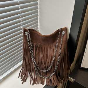 Замшевая сумочка на цепочке с бахромой Lilly P2-8206DB