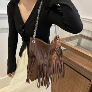 Замшевая сумочка на цепочке с бахромой Lilly P2-8206DB