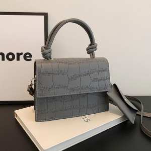 Маленькая каркасная сумочка из эко-кожи Lilly P4-1568G