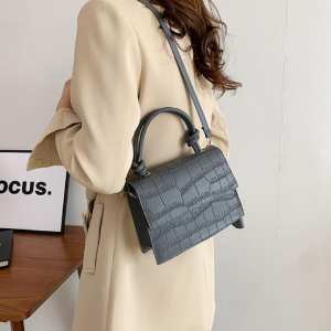 Маленькая каркасная сумочка из эко-кожи Lilly P4-1568G