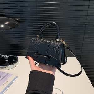 Міні-сумочка через плече з екошкіри Lilly P2-8575-1A