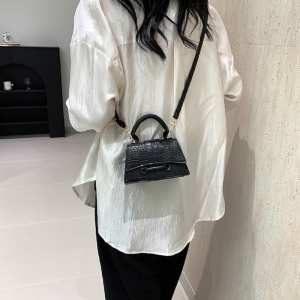 Міні-сумочка через плече з екошкіри Lilly P2-8575-1A