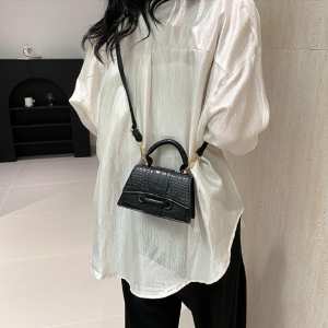 Міні-сумочка через плече з екошкіри Lilly P2-8575-1A