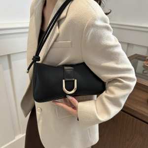 Кросбоді з еко-шкіри чорне Lilly P2-6718A