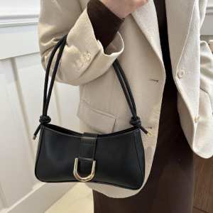 Кросбоді з еко-шкіри чорне Lilly P2-6718A