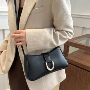 Кросбоді з еко-шкіри чорне Lilly P2-6718A