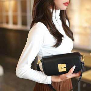 Удлиненное горизонтальное кроссбоди с замком UnaBorsetta NW11-6712A