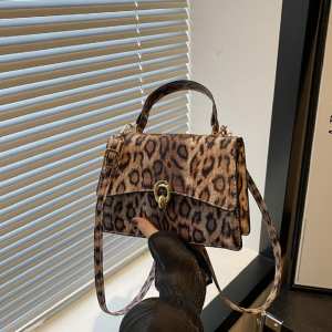 Стильное кроссбоди эко-кожа лео Lilly P1-369-9075LB