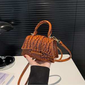 Міні-сумочка через плече з екошкіри Lilly P2-8574C