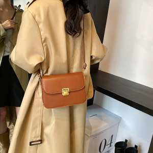 Каркасное кроссбоди с клапаном на замке эко-кожа Lilly P1-2806C