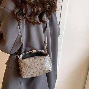 Маленькая сумка из эко-кожи Lilly P2-86145G