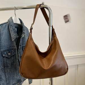 Шоппер великий із еко-шкіри коричневий Lilly P4-6495C Шоппер великий із еко-шкіри коричневий Lilly P4-6495C