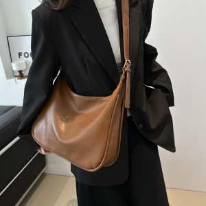 Шоппер великий із еко-шкіри коричневий Lilly P4-6495C Шоппер великий із еко-шкіри коричневий Lilly P4-6495C