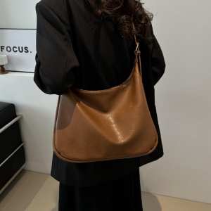 Шоппер великий із еко-шкіри коричневий Lilly P4-6495C Шоппер великий із еко-шкіри коричневий Lilly P4-6495C