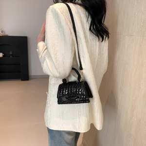 Міні-сумочка через плече з екошкіри Lilly P2-8574A