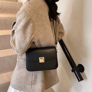 Каркасное кроссбоди с клапаном на замке эко-кожа Lilly P1-2806A