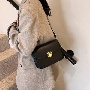 Каркасное кроссбоди с клапаном на замке эко-кожа Lilly P1-2806A