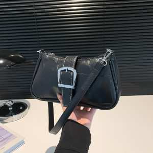 Удлиненная сумка через плечо из эко-кожи Lilly P2-8577-1A