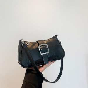 Удлиненная сумка через плечо из эко-кожи Lilly P2-8577-1A