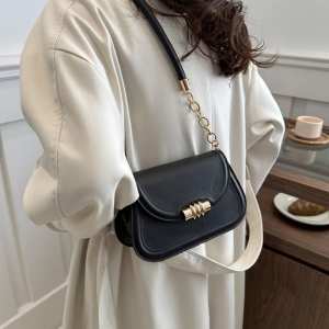 Сумочка через плече каркасна із клапаном Lilly P4-8420A Сумочка через плече каркасна із клапаном Lilly P4-8420A