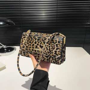 Кросбоді з клапаном з еко-шкіри Lilly P2-8208LG