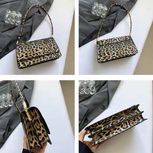 Кросбоді з клапаном з еко-шкіри Lilly P2-8208LG