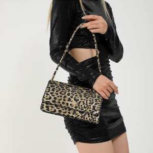 Кросбоді з клапаном з еко-шкіри Lilly P2-8208LG