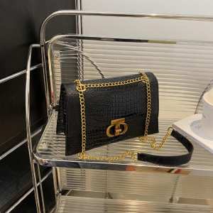 Сумочка на ланцюжку каркасна через плече Lilly P4-6536A Сумочка на ланцюжку каркасна через плече Lilly P4-6536A
