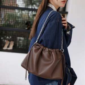 Кроссбоди кожаное на затяжке UnaBorsetta NW11-6851DB