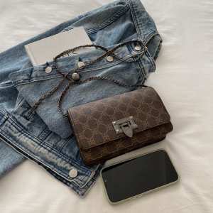 Кроссбоди на цепочке из эко-кожи Lilly P2-14502DB