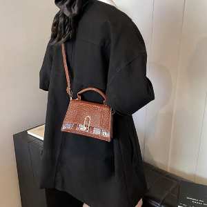 Каркасне невелике кросбоді з еко-шкіри Lilly P2-17068985C Каркасне невелике кросбоді з еко-шкіри Lilly P2-17068985C