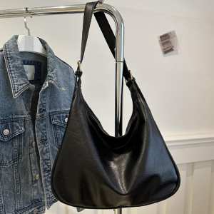 Шоппер великий із еко-шкіри чорний Lilly P4-6495A Шоппер великий із еко-шкіри чорний Lilly P4-6495A