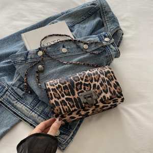 Кроссбоди на цепочке из эко-кожи Lilly P2-14502LB