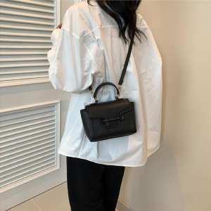 Мини-сумочка через плече из эко-кожи Lilly P2-8579A