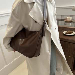 Шоппер великий із еко-шкіри темно-коричневий Lilly P4-6495DB Шоппер великий із еко-шкіри темно-коричневий Lilly P4-6495DB