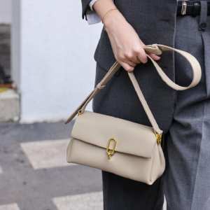 Шкіряне маленьке кросбоді UnaBorsetta NW11-6816BWB