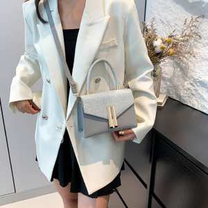 Жіноче кросбоді із золотистою фурнітурою Lilly P2-1701G