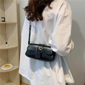 Кросбоді з еко-шкіри зі стильним замком Lilly P4-1588A