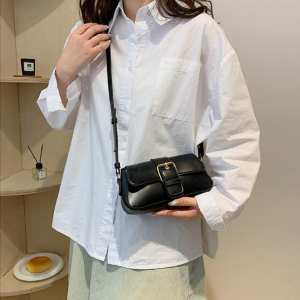 Кросбоді з еко-шкіри зі стильним замком Lilly P4-1588A