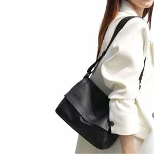 Кросбоди кожаное с клапаном классическое UnaBorsetta NB2-3141A