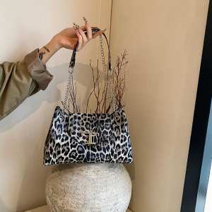 Женская стильная сумка из эко-кожи лео Lilly P1-1603LG