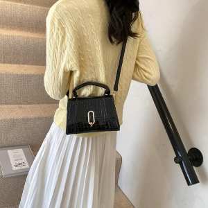 Каркасное небольшое кроссбоди из эко-кожи Lilly P2-17068985A