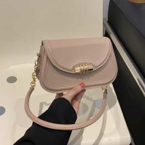 Сумочка через плече каркасна із клапаном Lilly P4-8420B Сумочка через плече каркасна із клапаном Lilly P4-8420B